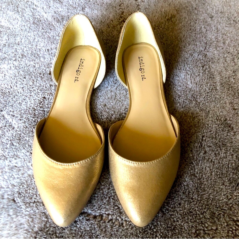 Indigo rd. Gold flats Size 7